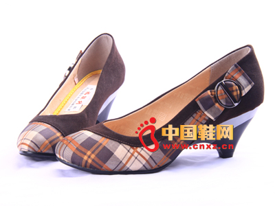 新款 时尚 花朵/福联升老北京布鞋2013春季新款时尚花朵格子中跟女单鞋