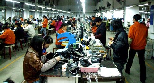 鞋业是常青产业 农民工返乡忙造鞋_鞋业资讯