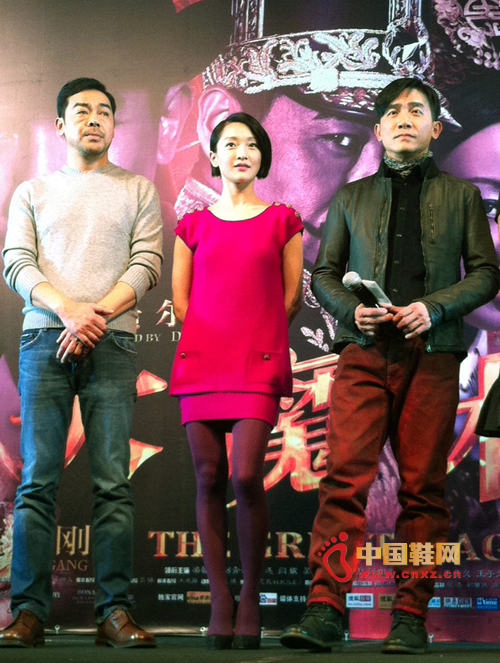 《大魔术师》上海首映礼 周迅红色连衣短裙配