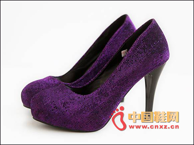 紫色高跟鞋的完美搭配
